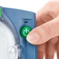 Defibrylator-AED-Philips-HS1-w-torbie-6.webp